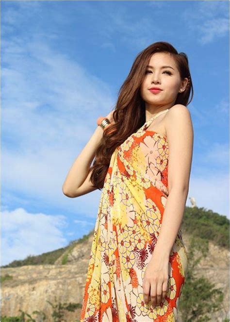 Người đẹp Việt tưởng sexy nhưng không dám mặc bikini đi biển