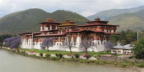 6 Bhutanese Dzongs Fortresses Architecture And Significance Holidify