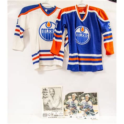 2 VINTAGE KIDS OILERS JERSEYS & 2 SIGNED PICS