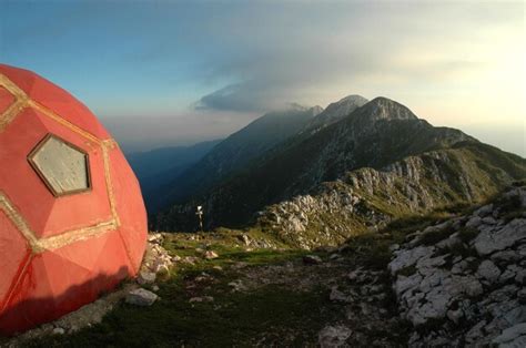 Premium Photo Refugee On The Mountain Ridge Piatra Craiului Mountains