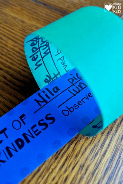 Acts Of Kindness Links Paper Chain To Celebrate Kindness