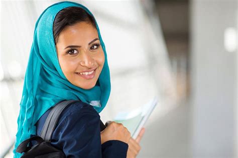 20 Modest Ways To Wear Hijab At Work Elegantly