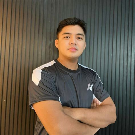 Fitness enthusiasts debate 20lb to kg standards for gym equipment 11