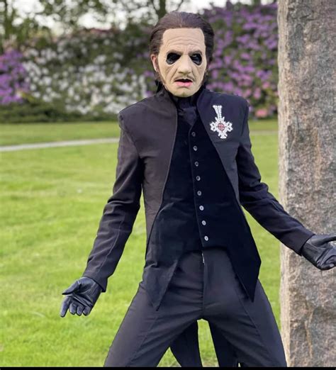 Costume help cardinal Copia, anyone know who makes this suit or where I ...