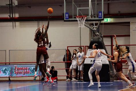 Bm On Lbf Serie A Schio Annichilisce L Oxygen Roma La Reyer Venezia