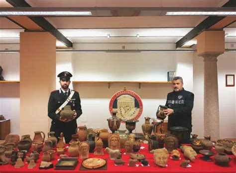 Archeologia I Carabinieri Recuperano Oltre Reperti Saccheggiati