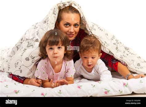 Maman avec deux enfants Banque de photographies et dimages à haute