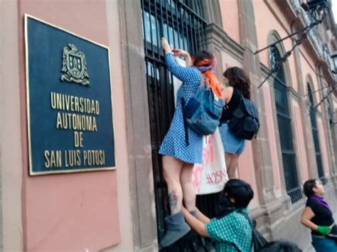 Feministas protestan en el Centro Histórico