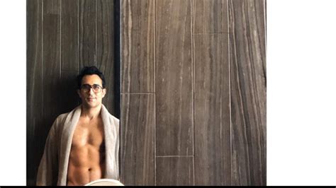 Rahul Khanna Nude Photo सल क रहल खनन न शयर क नयड फट तसवर दख बलवड हसनए