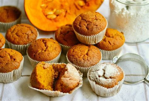 Muffins De Calabaza Con Relleno Cremoso Suaves Y Atractivas En Cocina