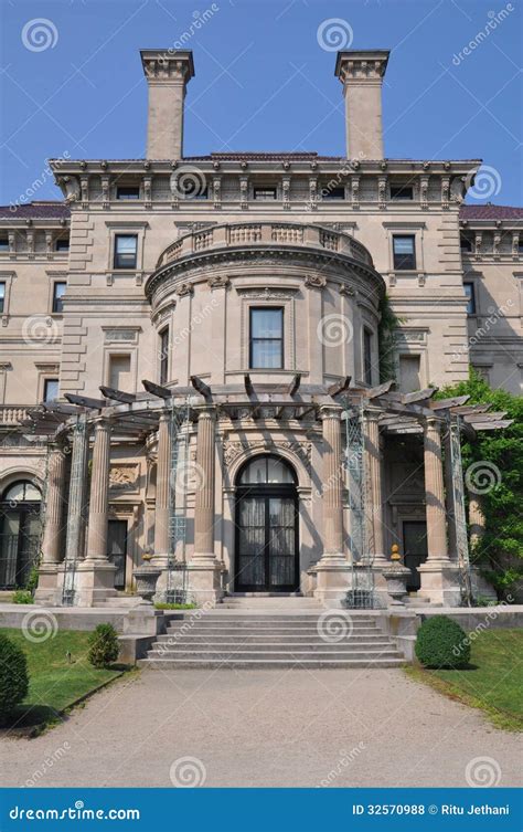 The Breakers Mansion in Newport Editorial Stock Photo - Image of architecture, building: 32570988