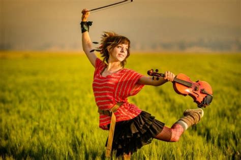 Lindsey Stirling Readuce Dubstepul în Compania Viorii Beyond The