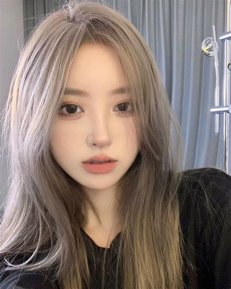 Ulzzang Girl🍒 On Instagram “weibo Kkyuuu 💜” Ulzzang Hair Silver Hair Short Pretty Hair Color