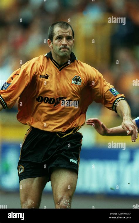 STEVE BULL WOLVERHAMPTON WANDERERS FC 01 September 1998 Stock Photo Alamy