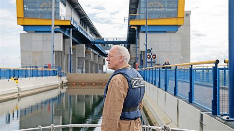 Polizeiruf 110 Wasserwege Es Zieht Sich Wie Das Leben An Bord