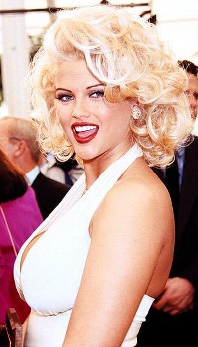 Anna Nicole Smith As Marilyn Monroe - Publicist & Columnist Dianna Prince