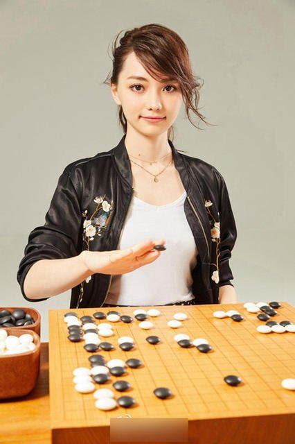 圍棋女神黑嘉嘉進軍娛樂圈 手捧鮮花超美寫真曝光 壹讀