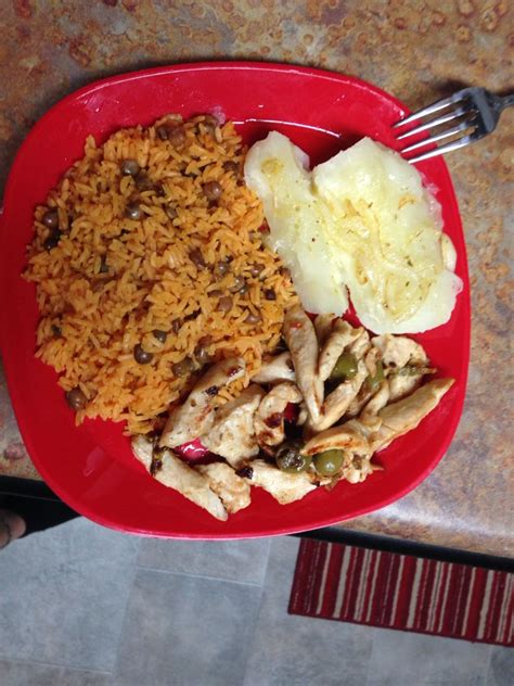 Arroz Con Gandules Con Yuca Y Pollo Al Ajillo 😋 Arroz Con Gandules