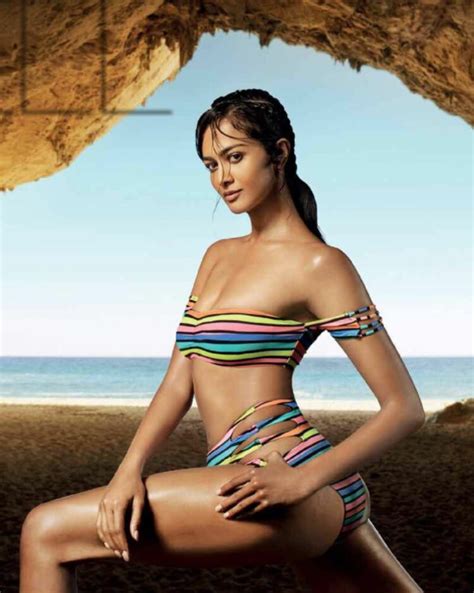 8 Hot Sexy Jyotsna Radhakrishnan Bikini Pics