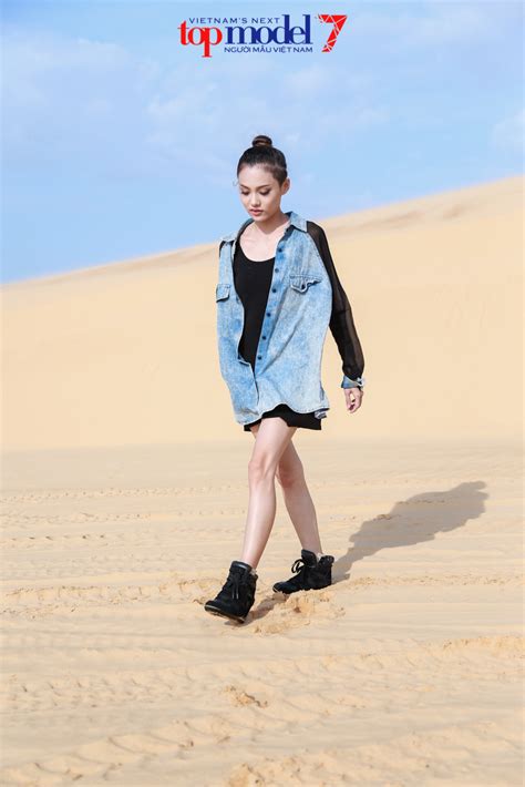 Các hot boy Next Top cởi áo khoe body sexy trên cát