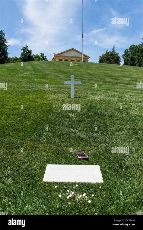 Grave Senator Ted Kennedy Arlington Hi Res Stock Photography And Images