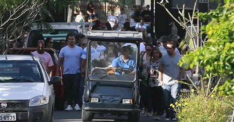 Corpo De Traficante Playboy Sepultado No Rio De Janeiro Estad O