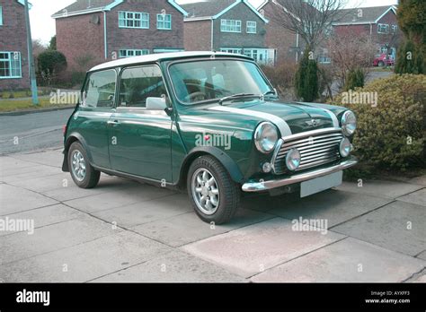 Classic Mini Cooper British Racing Green - Mini Cooper Cars