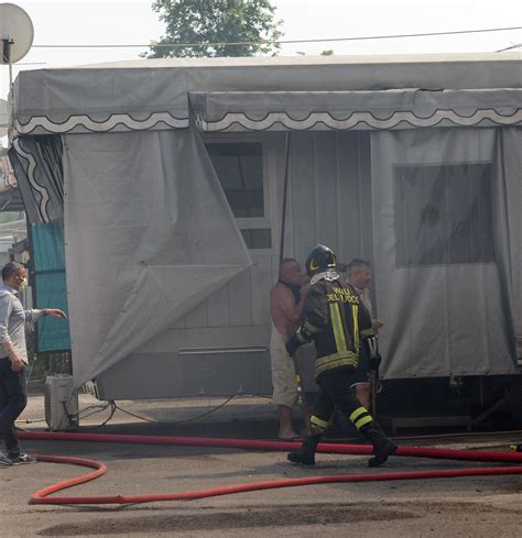 Incendio Vicino Al Luna Park Bungalow Distrutti E 3 Feriti A Segrate