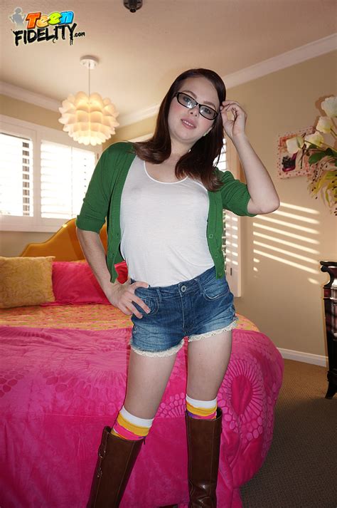 Nerdy Teen Jennifer Bliss Gets Screwed In Bed Photos Madison Milf Fox