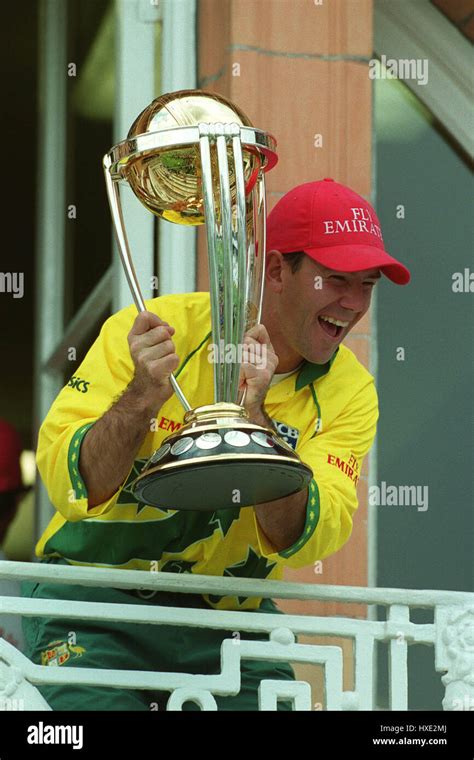 RICKY PONTING LIFTS WORLD CUP PAKISTAN V AUSTRALIA 20 June 1999 Stock