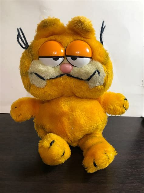 Garfield Plush 1981 - Etsy | Garfield, Plush dolls, Plush