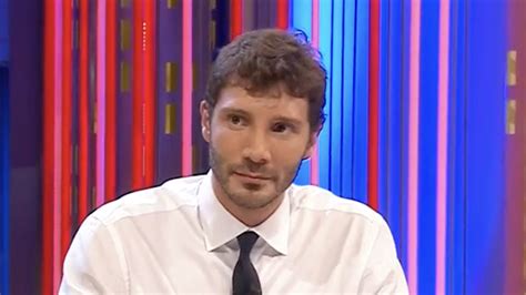 Affari Tuoi De Martino Gaffe E Spoiler Che Spiazza Il Dottore