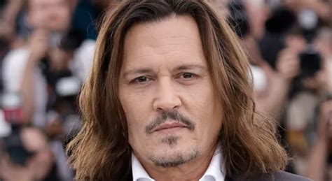 Johnny Depp S Fans Notice His Rotting Teeth After He Held Back Tears