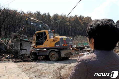 속초시 17일부터 산불피해 시설물 철거작업 뉴스1