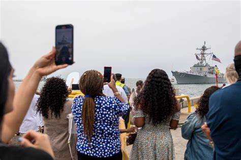 DVIDS - Images - USS Mustin (DDG 89) returned to San Diego [Image 4 of 5]