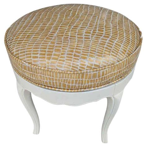 Vintage Restored Hollywood Regency Style Ottoman With Swivel For Sale