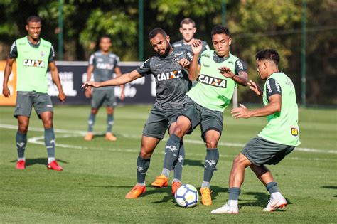 Prováveis Escalações Desfalques E Dúvidas Para O Duelo Vitória X