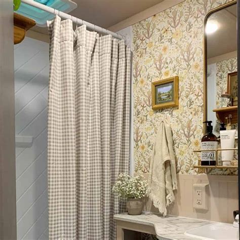 26 Inspiring Way to Use Plaid Curtains Throughout Your Home