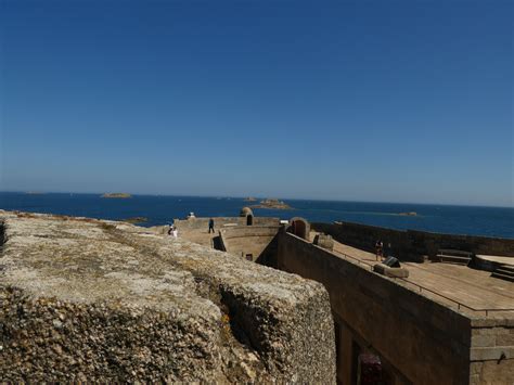 Le Ch Teau Du Taureau Dans La Baie De Morlaix Femin Elles