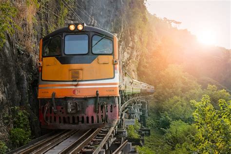 El Tren En El Puente Sobre El R O Kwai Foto Premium