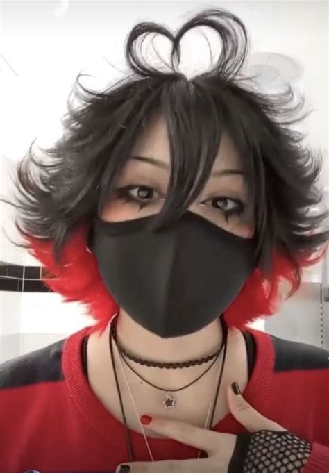 Pin By User On H Zl Kaydetmeler Emo Boy Hair Hot Emo Guys Boy Hairstyles
