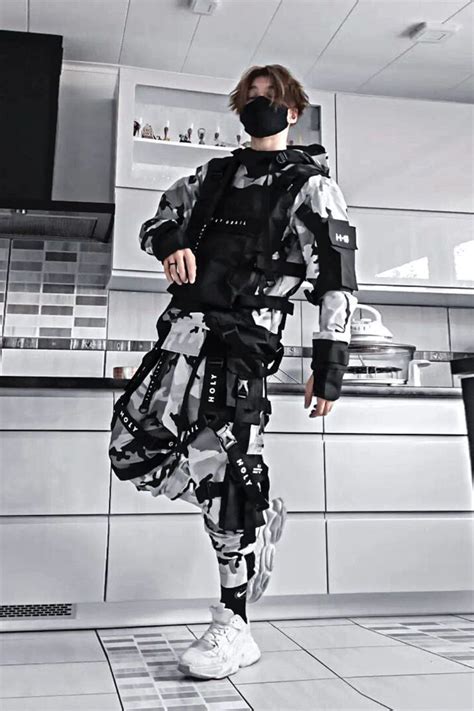 Pin By 𝓓𝓪𝓸𝓸𝓭 🇵🇸 On 𝘾𝙇𝙊𝙏𝙃𝙀𝙎 👕 Cyberpunk Clothes Techwear Outfit