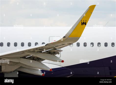 Winglet Und Flügel Detail Ein Monarch Airlines Airbus A321 200 Flugzeug