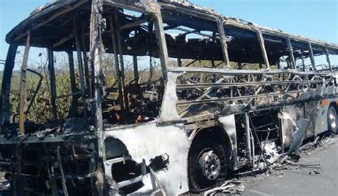 Nibus Que Levava Romeiros Para Lapa Pega Fogo Em Itaberaba