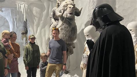 Star Wars Ausstellung In Dassow Darth Vader Erschreckt G Ste Im