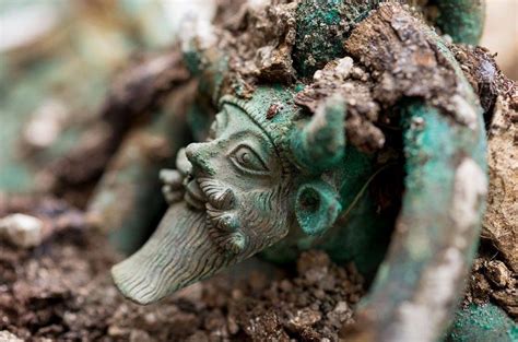 A rich Celtic Iron Age tomb discovered with stunning artifacts ...