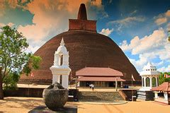 Abhayagiri Stupa in Anuradhapura, Sri Lanka – kolomthota