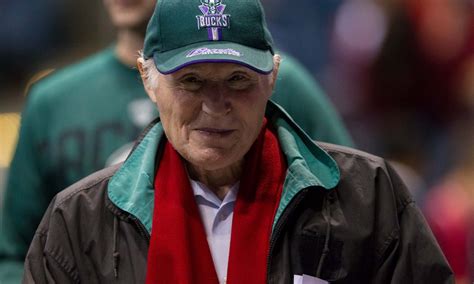 Departing Milwaukee Bucks owner gives all arena employees $500 | For The Win