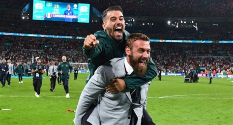 Italia Da Sogno Inghilterra Battuta Ai Rigori A Wembley Azzurri