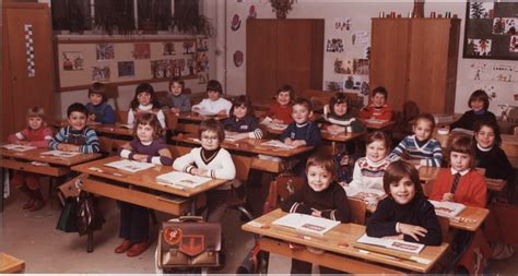 Photo De Classe Cp 1978 1979 De 1978 Ecole Primaire Devant Les Ponts